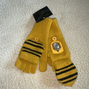 HUFFLEPUFF FINGERLESS GLOVES